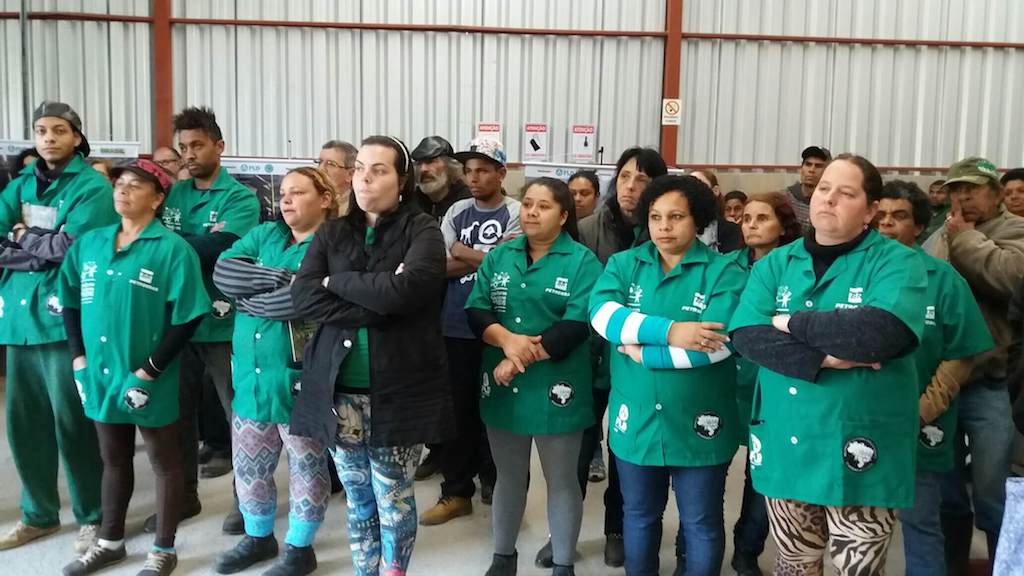 Catadoras e catadores inauguram Unidade de Beneficiamento de Polimeros (8)