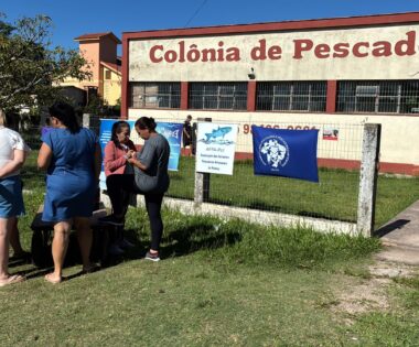 Projeto entrega equipamentos de pesca em Pelotas