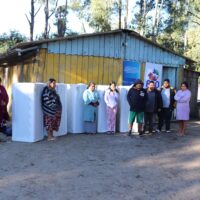 Entrega de bens para a reconstrução de lares